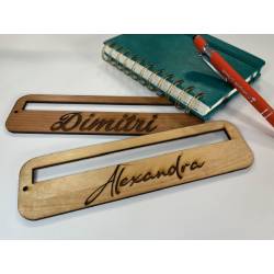 Aide à la lecture et marque page à personnaliser en bois